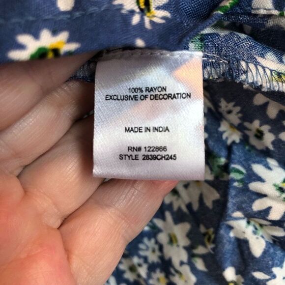 CHENAULT - L Sz M - Blue Floral Smocked Blouse in Blue Ditsey 100% Rayon. NWT! - Picture 13 of 15